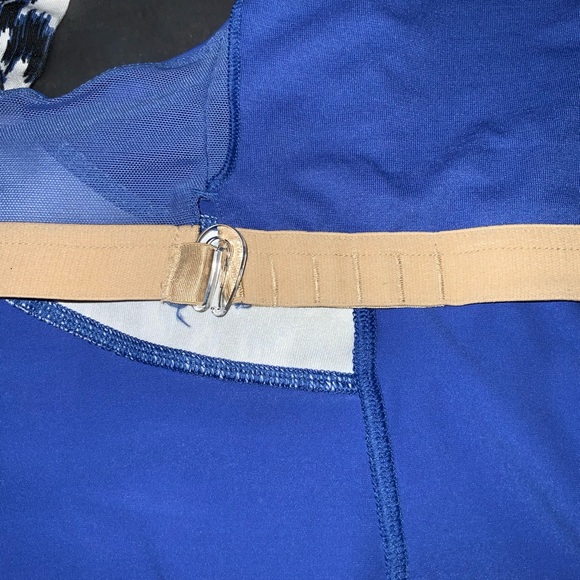 Lululemon animal print workout top size 4 - Picture 5 of 6